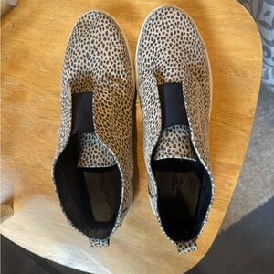 Universal Thread Black and Tan Patterned Women's Sneakers